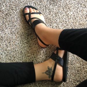 🦋 ON SALE Black Ancient Greek Sandals • Size 8
